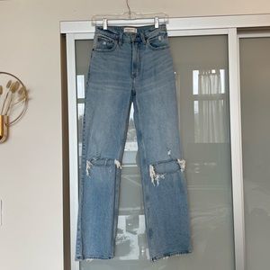 Abercrombie 90s high rise relaxed jean - size 25 regular. No flaws